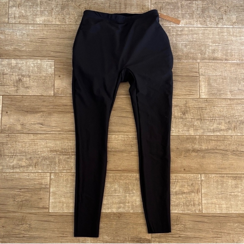 SKIMS BUTT (B8) LIFTING NWT SIZE M LEGGINGS